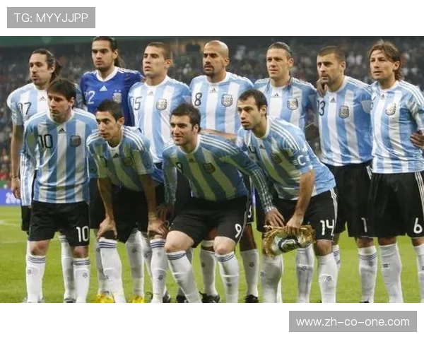 老足球明星回顾传奇生涯 从球场到幕后 他如何塑造足球世界的新格局